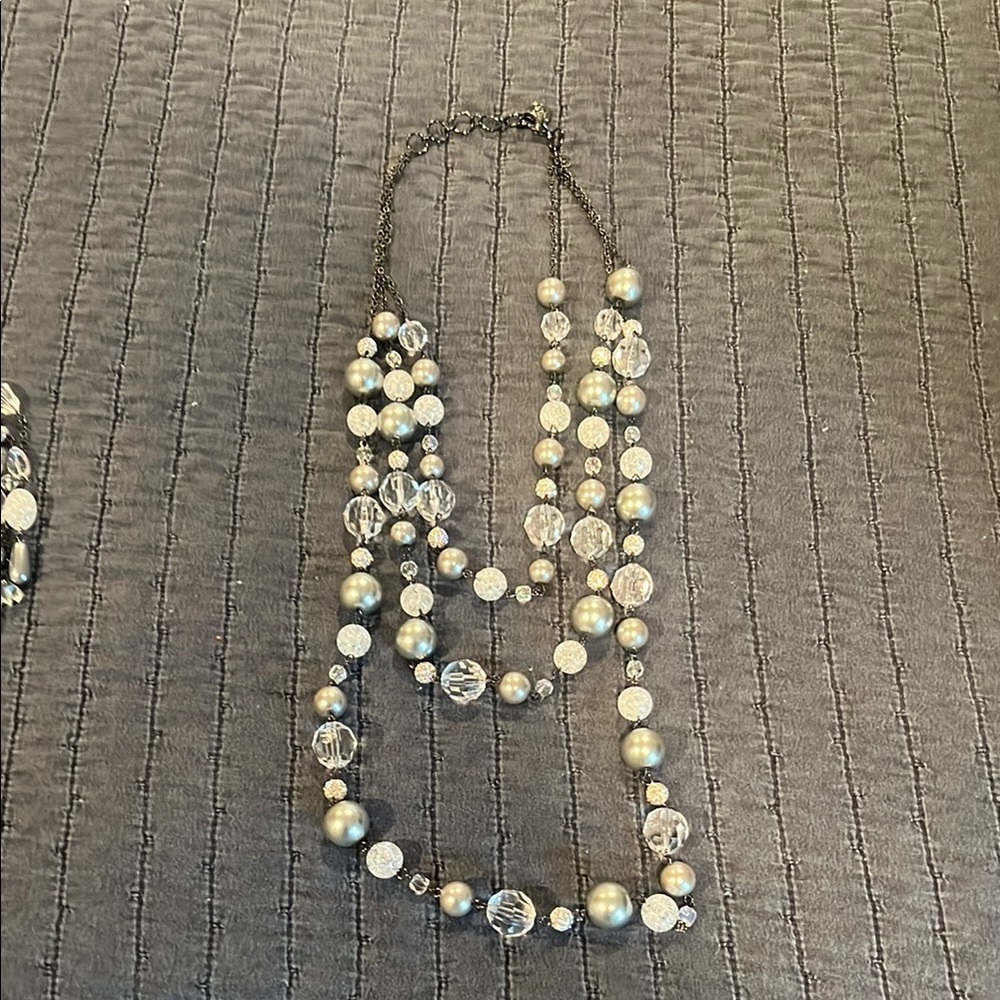 Elegant Silver and White Statement Necklace - Picture 3 of 4